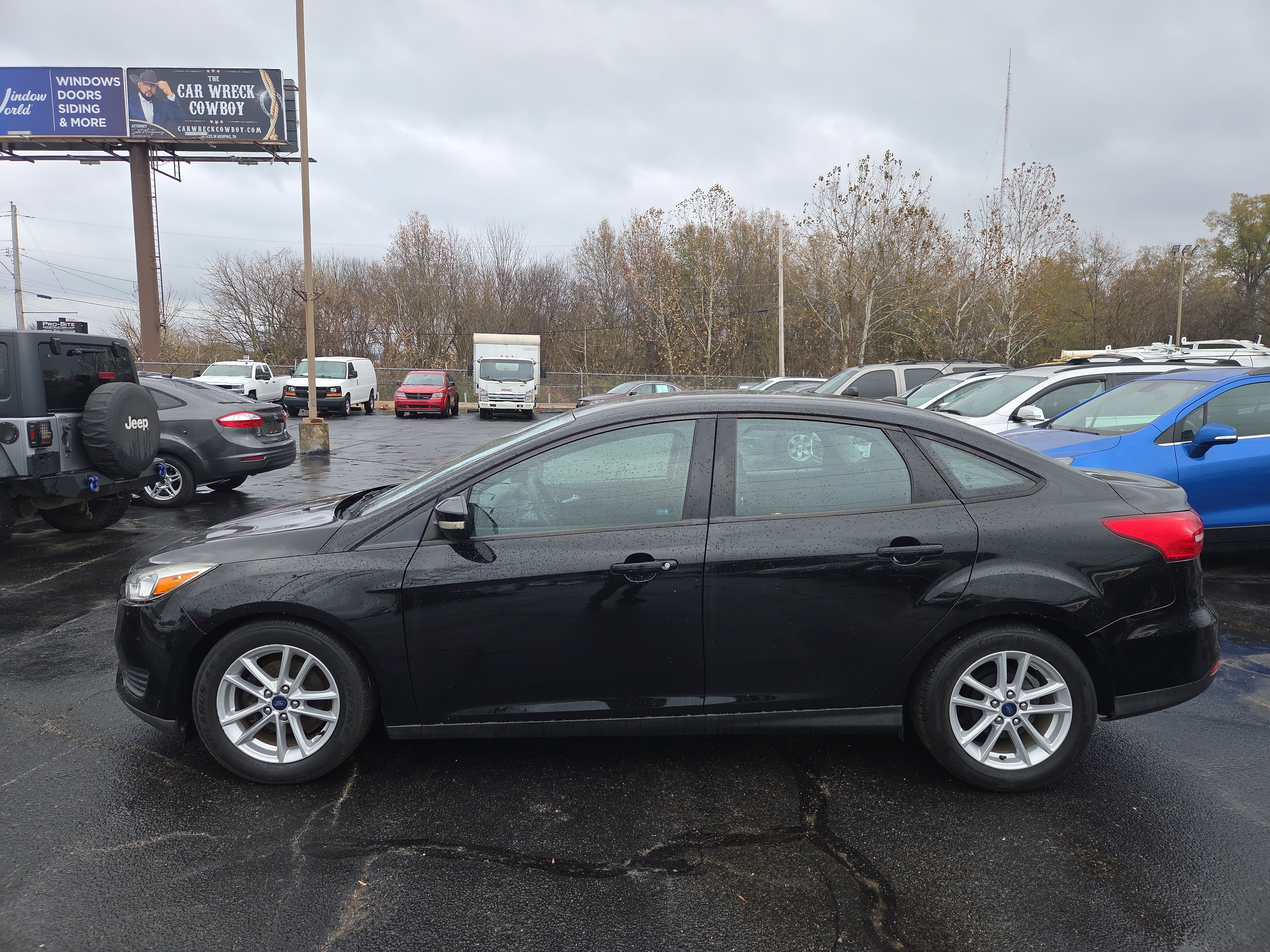 Used 2017 Ford Focus SE image 2