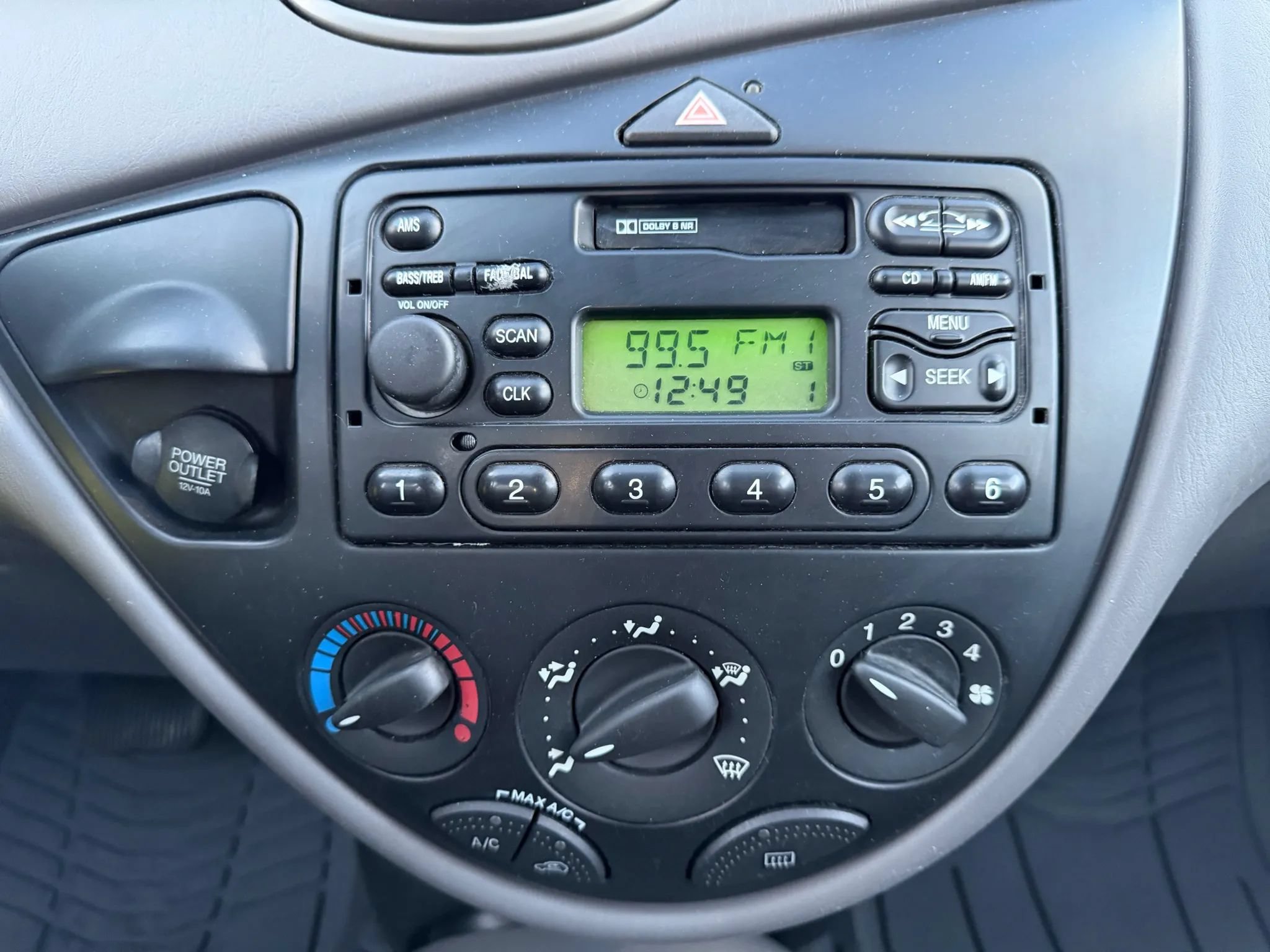 Used 2004 Ford Focus LX FWD image 22