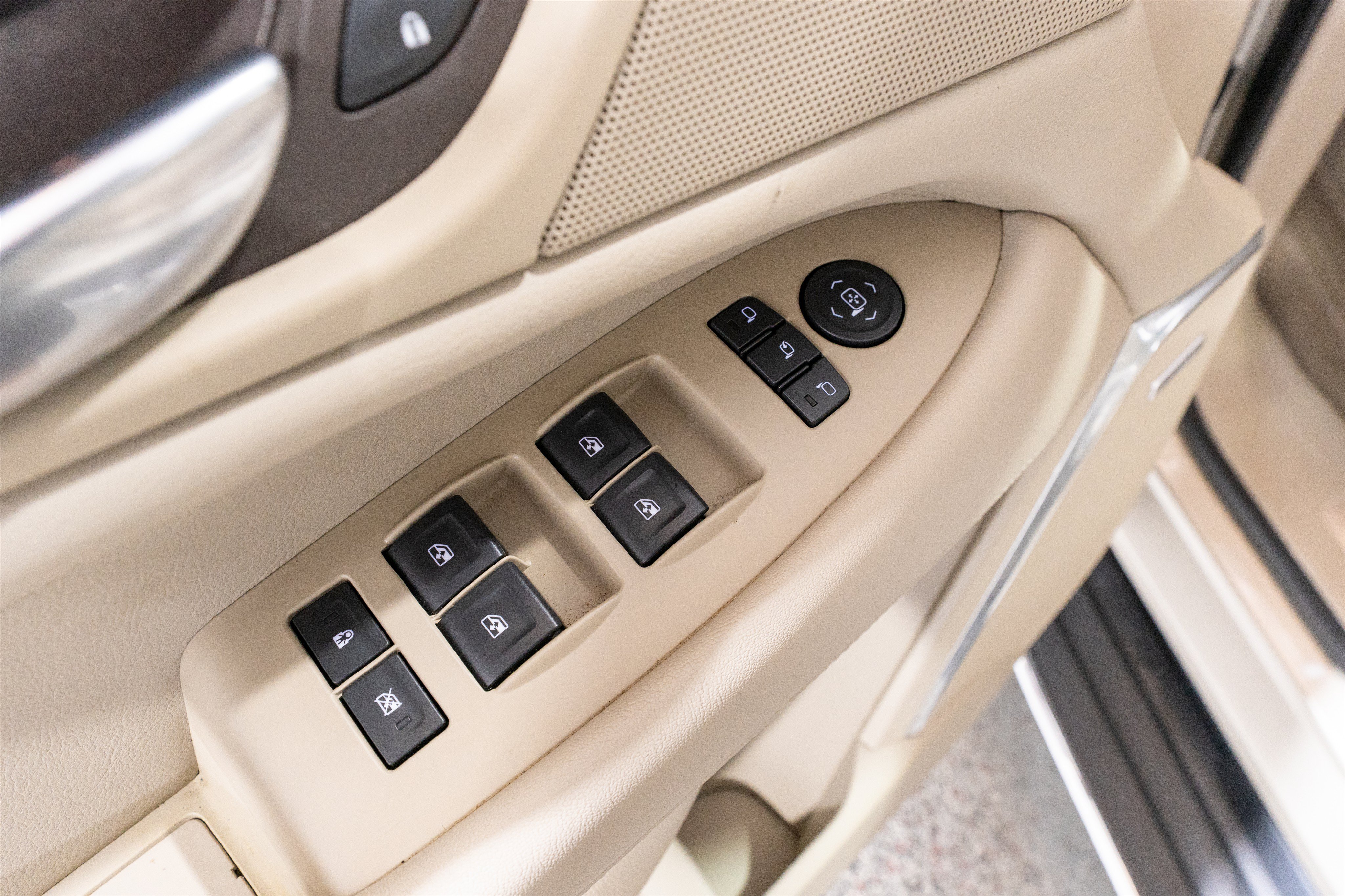 Used 2016 Cadillac Escalade Luxury RWD image 14