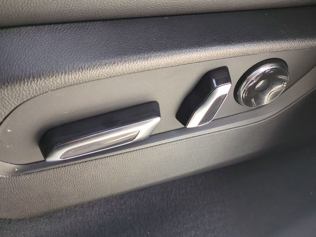 Used 2025 Acura MDX SH-AWD image 23