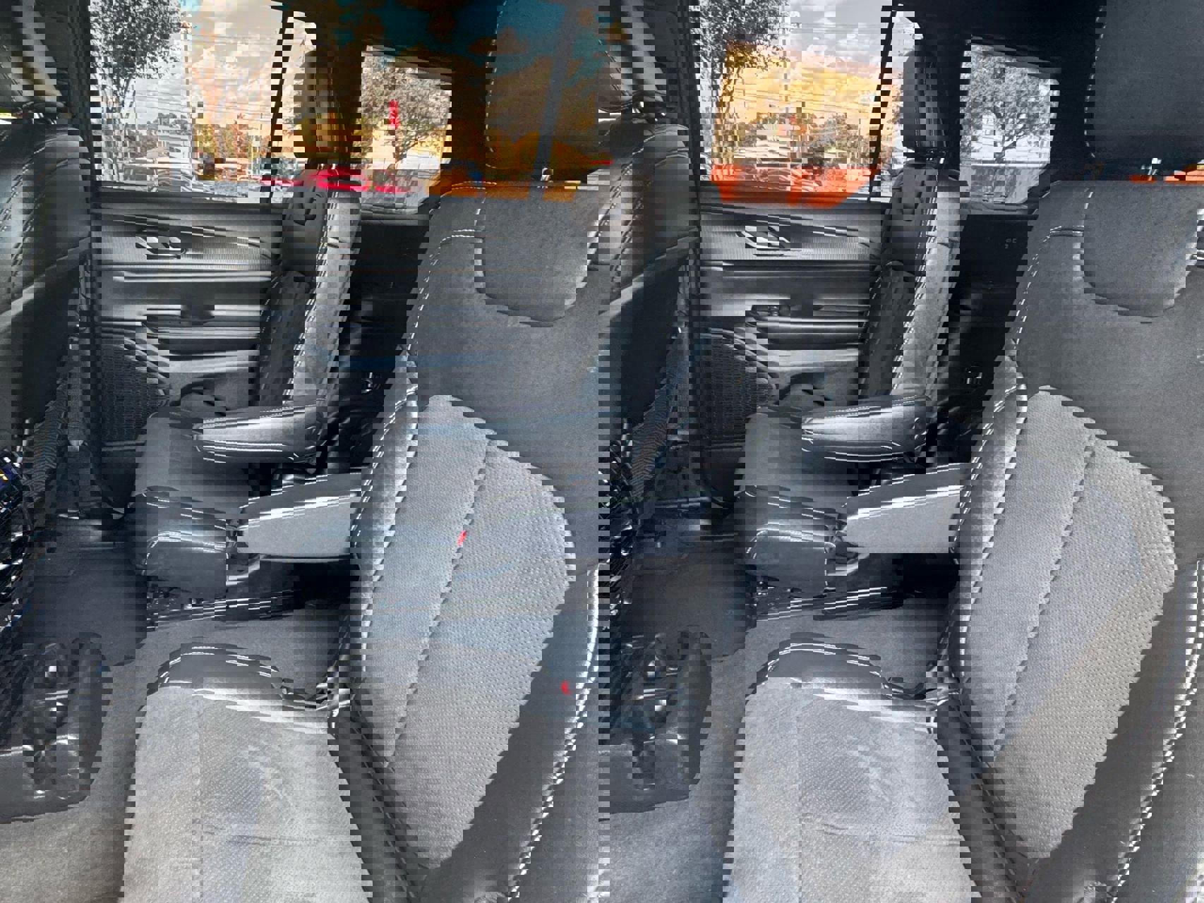 Used 2023 Jeep Grand Cherokee L Laredo image 33