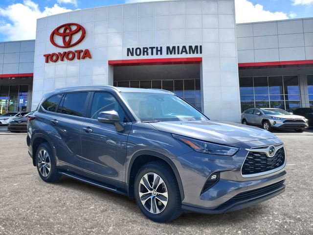 Used 2024 Toyota Highlander XLE