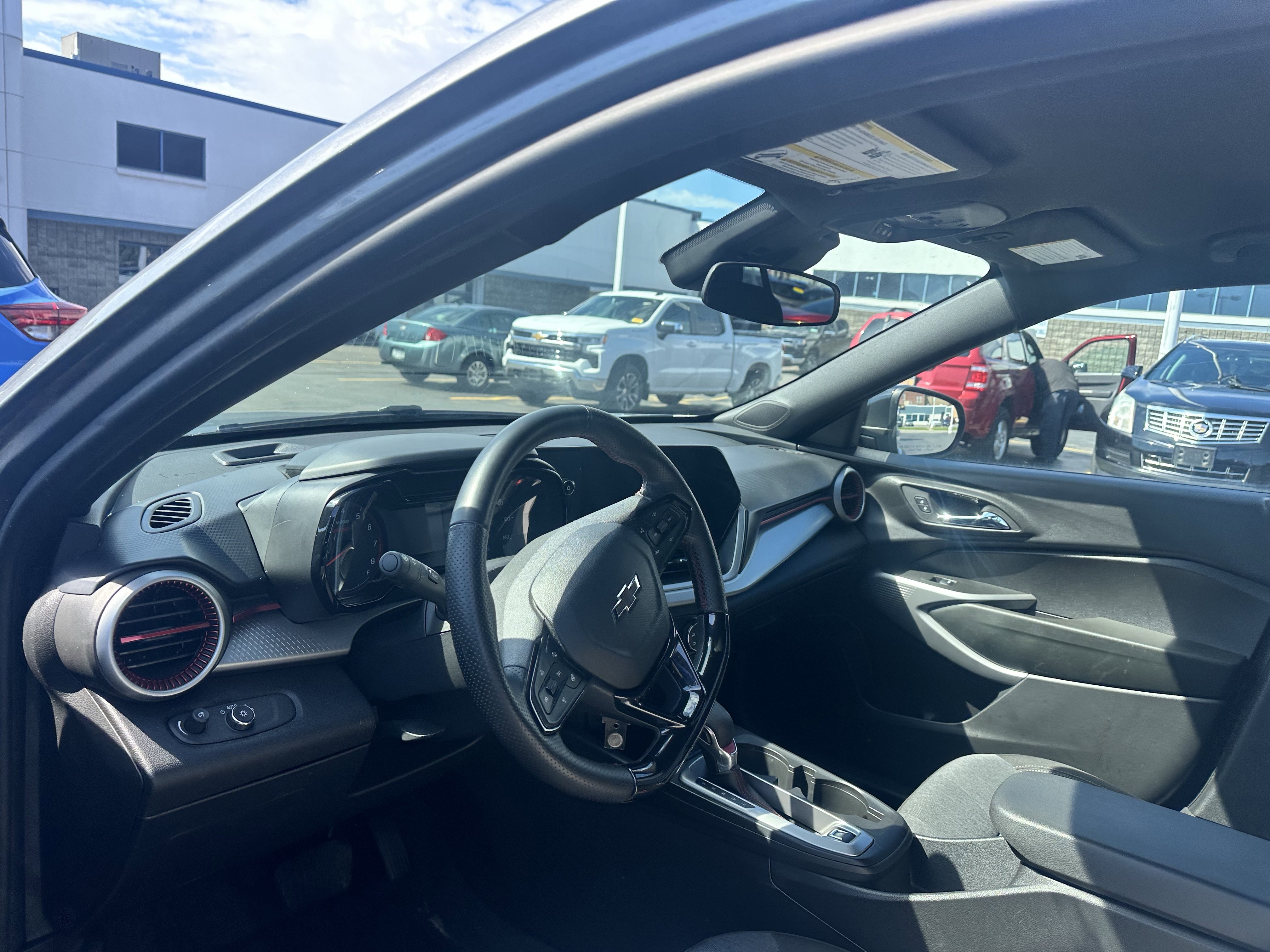 Used 2024 Chevrolet Trax RS FWD image 10