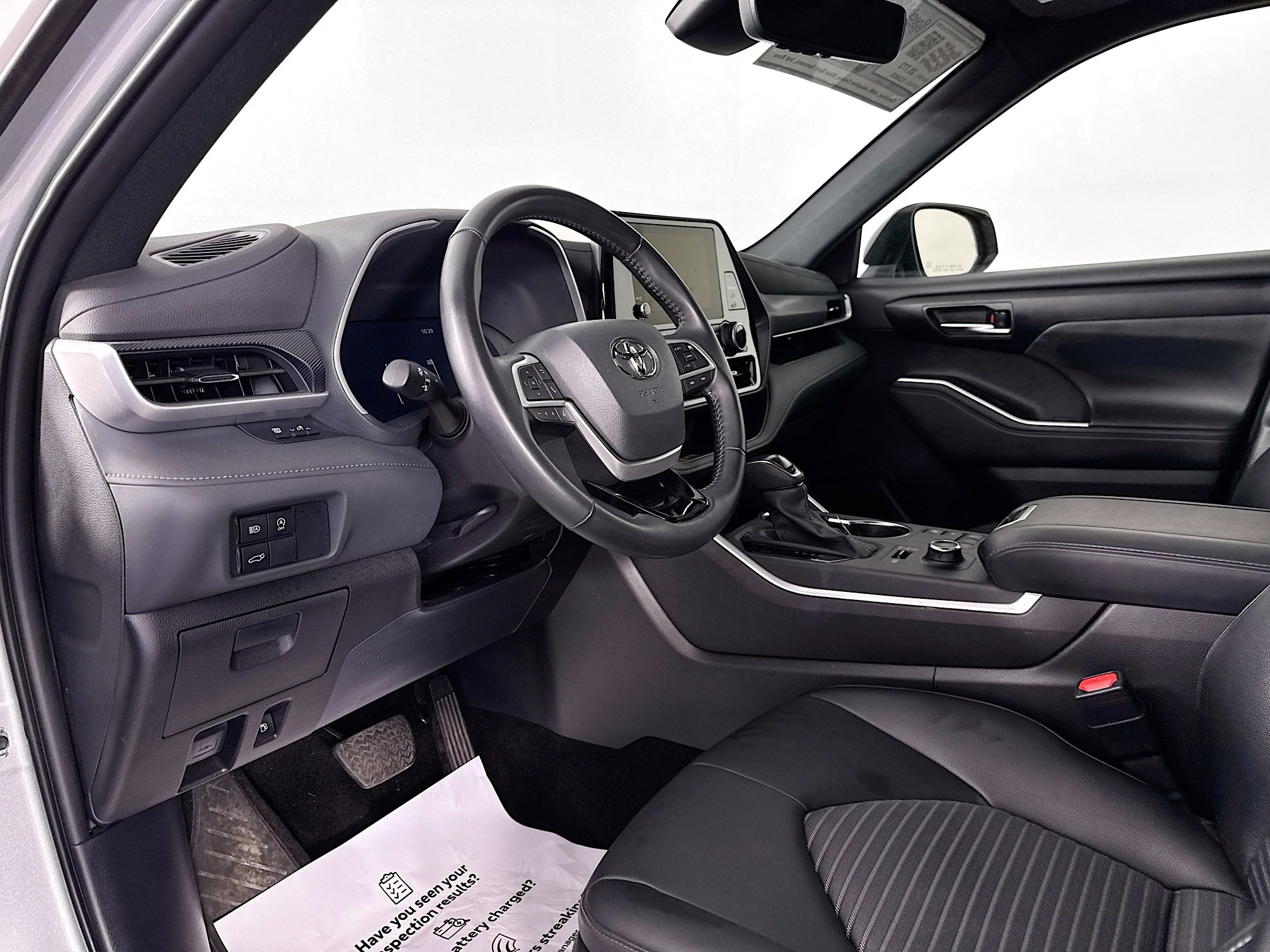 Certified 2025 Toyota Highlander XSE AWD/4WD image 9