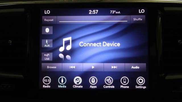 Used 2018 Chrysler Pacifica Touring-L FWD image 19