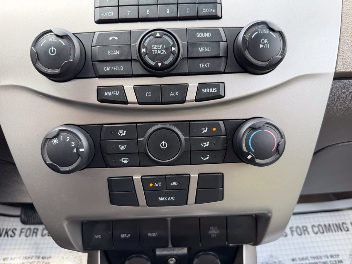 Used 2009 Ford Focus SE FWD image 19