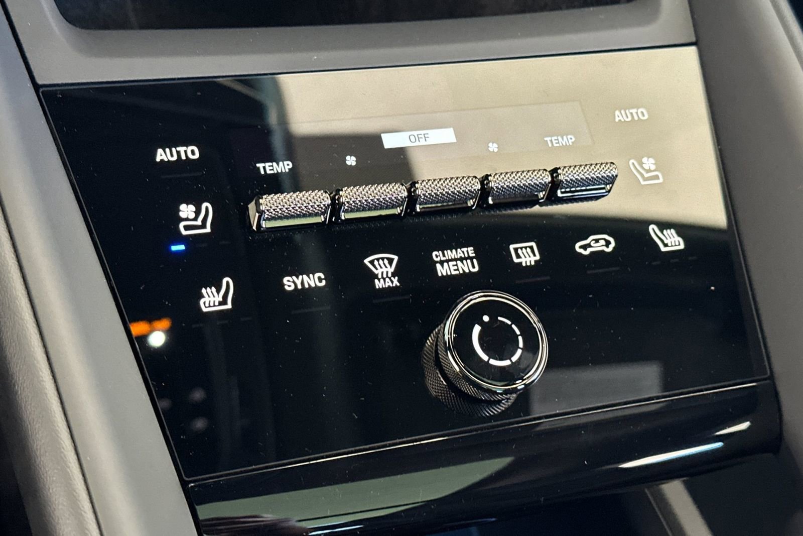 New 2025 Porsche Macan Turbo Electric image 22