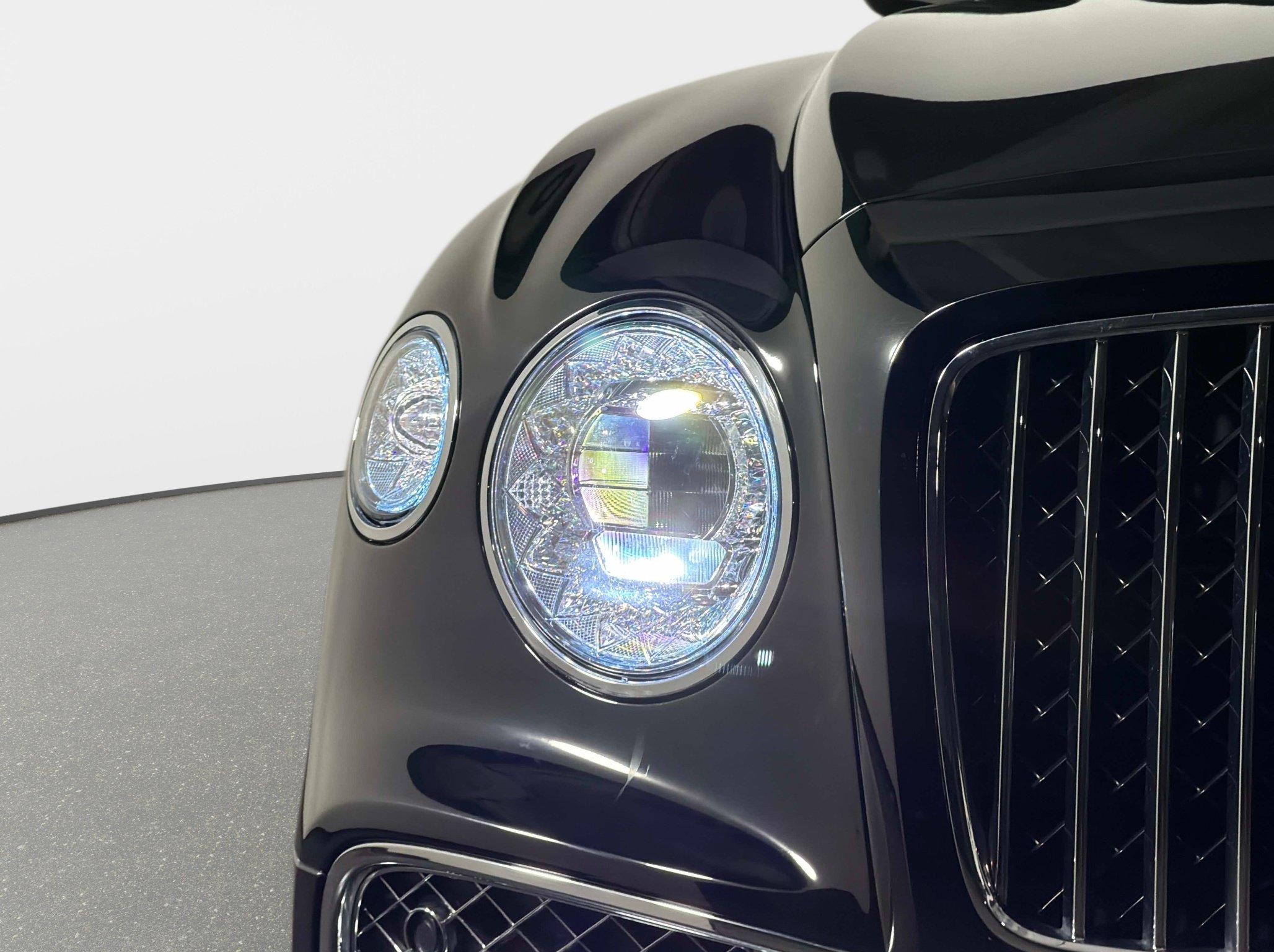 Used 2022 Bentley Flying Spur Plug-In Hybrid AWD/4WD image 16