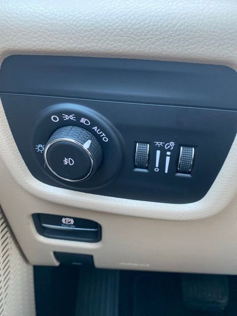 Used 2025 Jeep Grand Cherokee Limited image 15