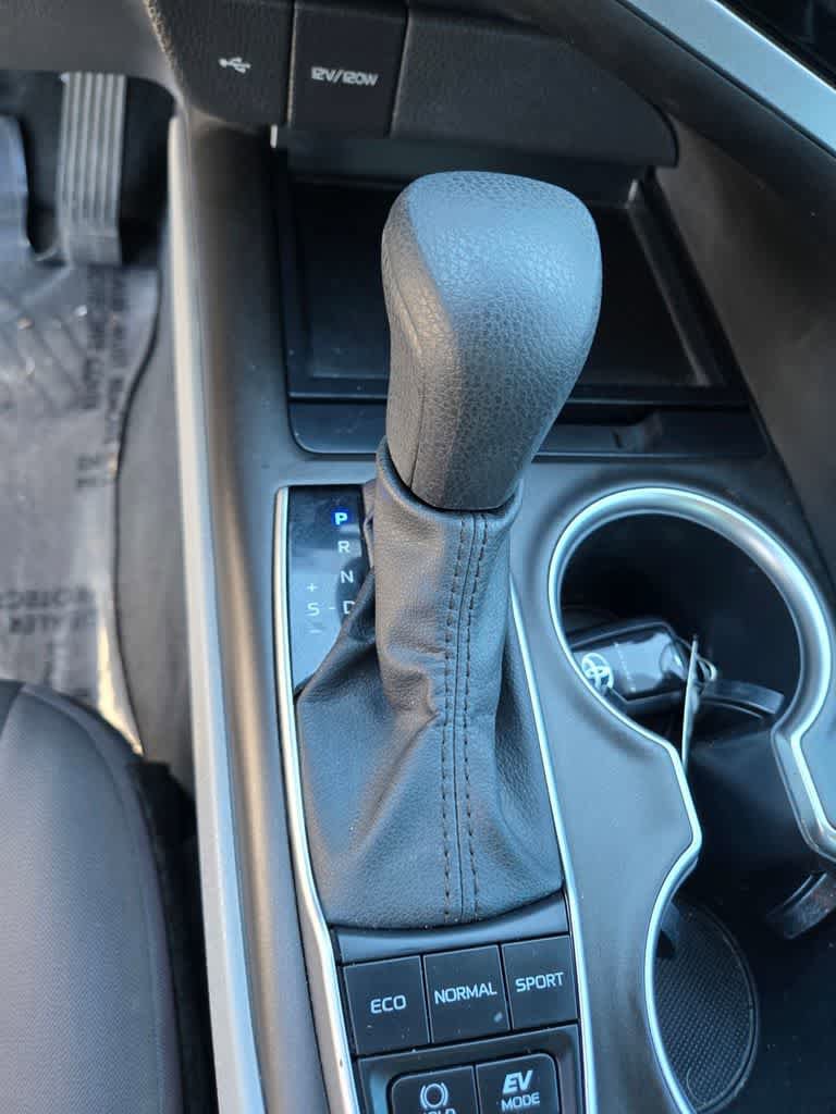 Used 2022 Toyota Camry LE image 14