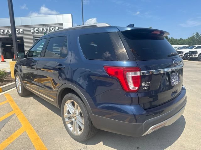 Used 2017 Ford Explorer XLT w/ Equipment Group 202A FWD image 12