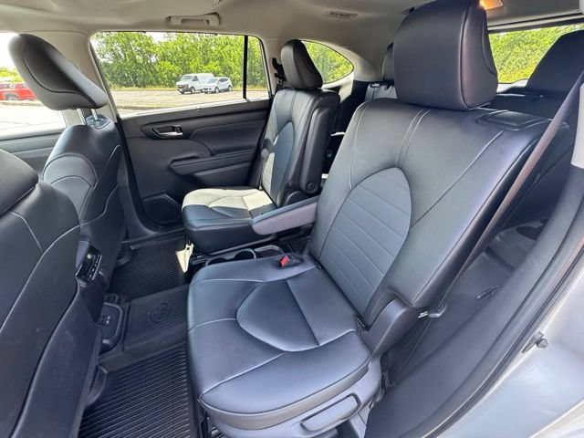 Certified 2025 Toyota Highlander XLE AWD/4WD image 14