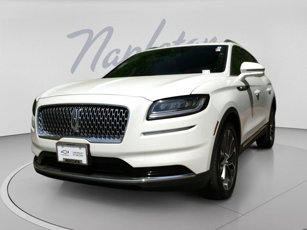 Used 2023 Lincoln Nautilus Reserve AWD/4WD image 3