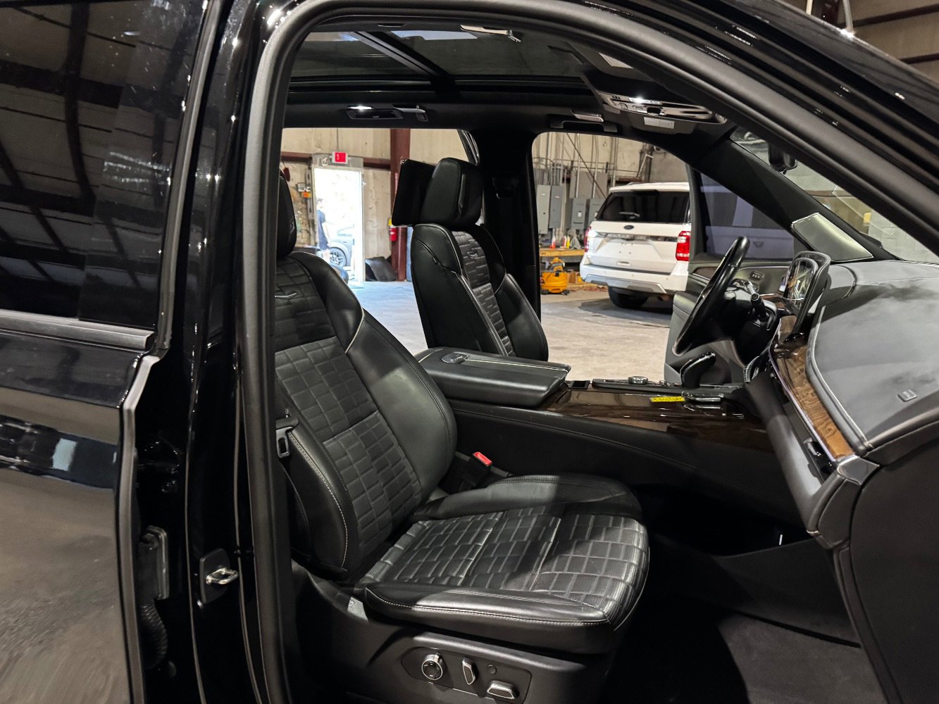 Used 2021 Cadillac Escalade ESV Sport Platinum w/ LPO, ONYX Package image 27