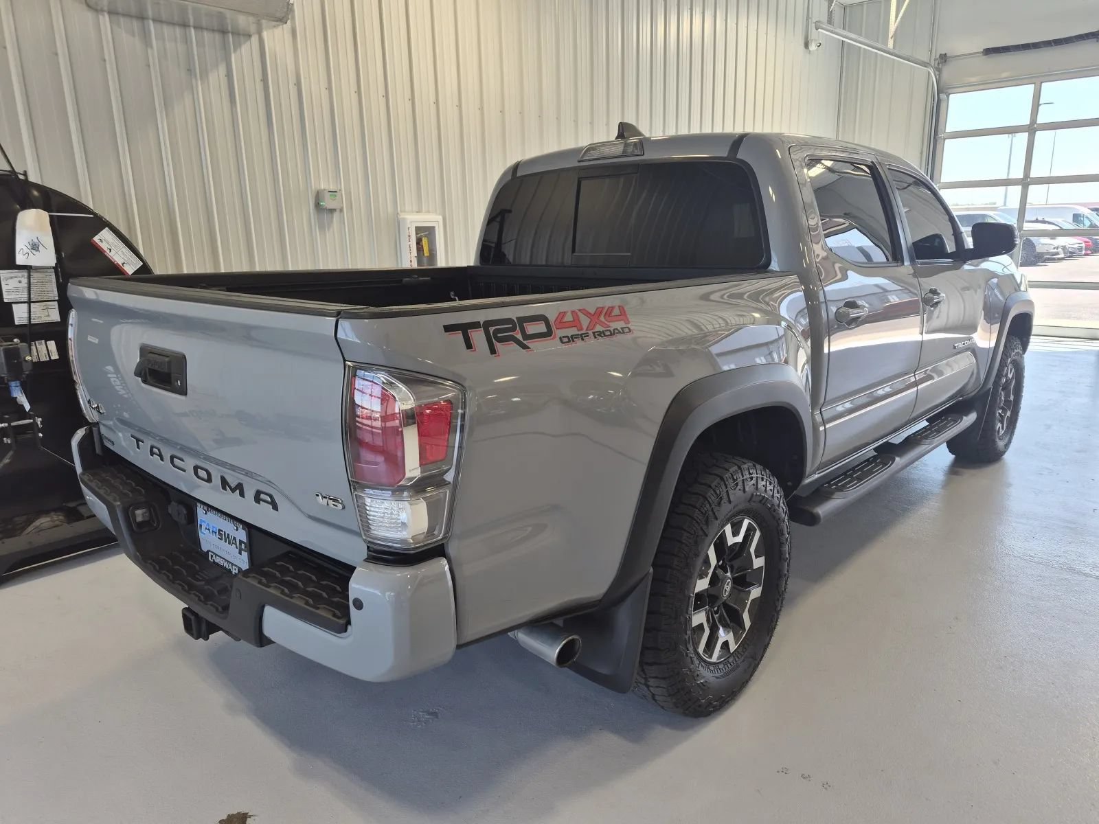 Used 2021 Toyota Tacoma TRD Off-Road w/ TRD Premium Off Road Package AWD/4WD image 3