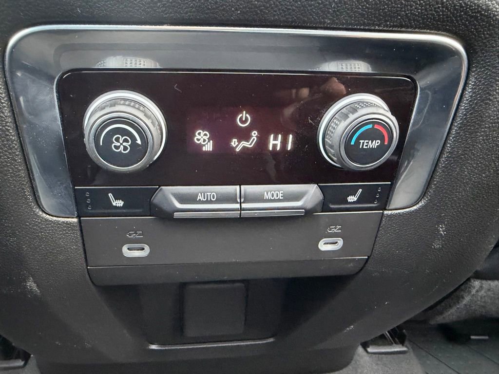 Used 2024 Chevrolet Suburban RST w/ Luxury Package image 19