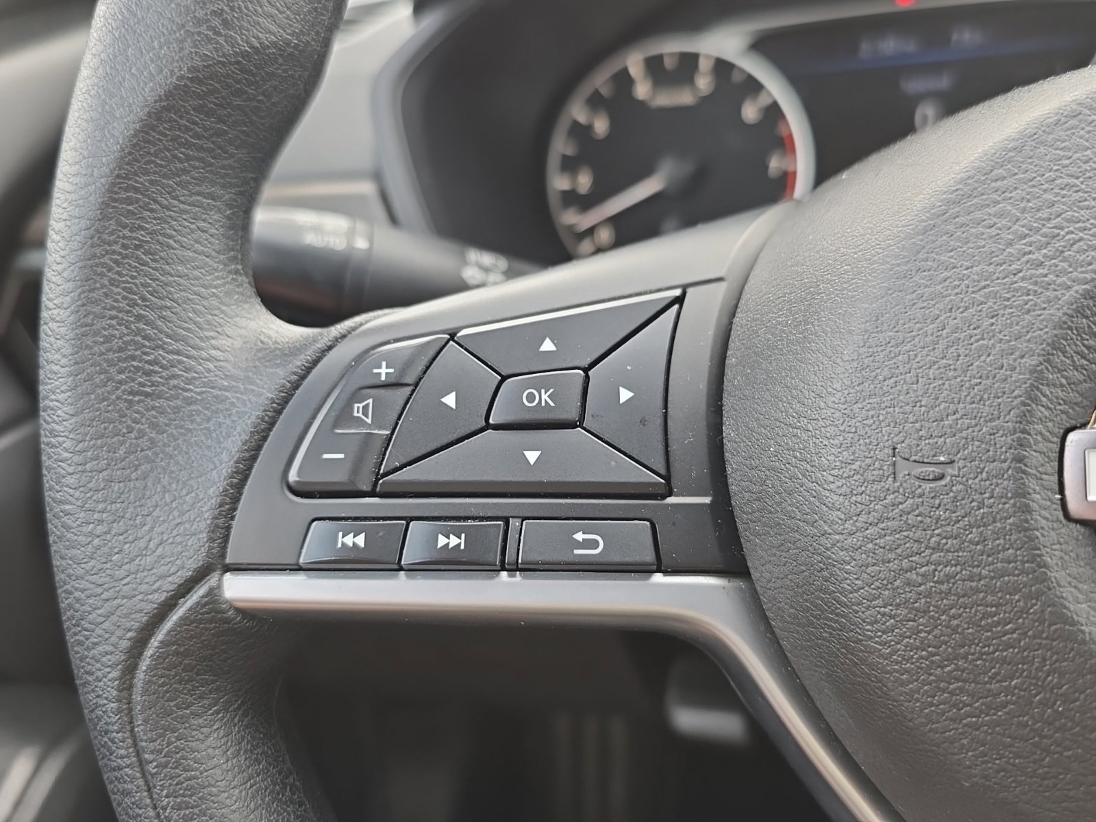 Used 2025 Nissan Altima 2.5 SV AWD/4WD image 19