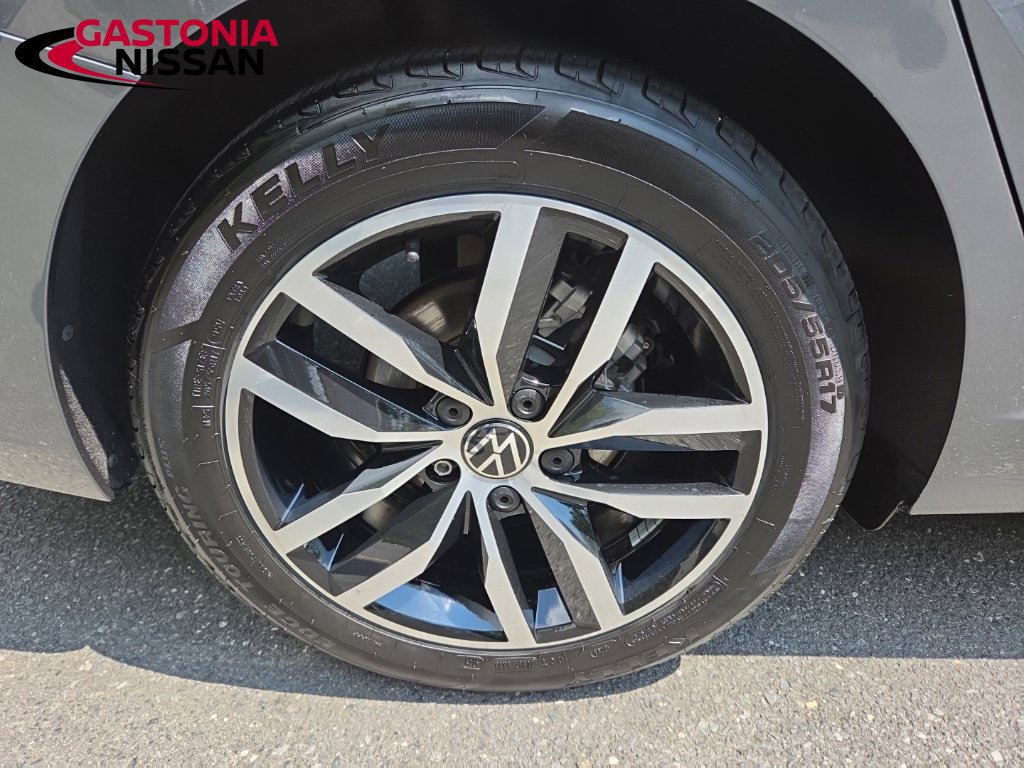 Used 2025 Volkswagen Jetta SE FWD image 13