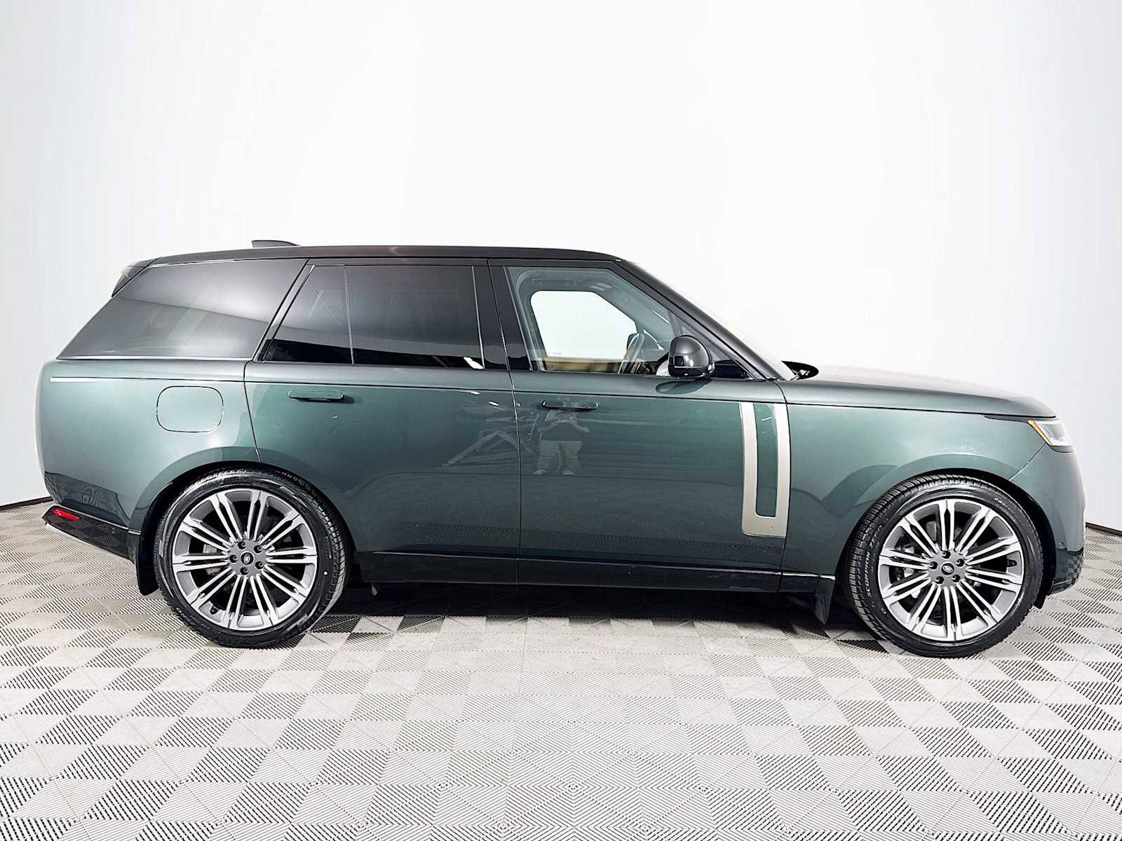 Used 2023 Land Rover Range Rover SE AWD/4WD image 4