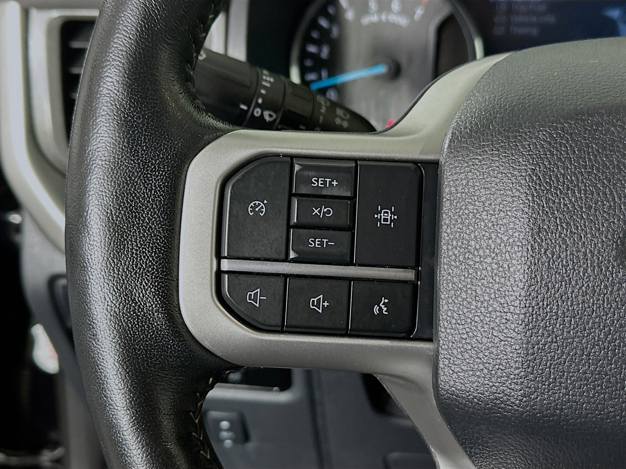 Used 2024 Ford Expedition Max XLT image 16