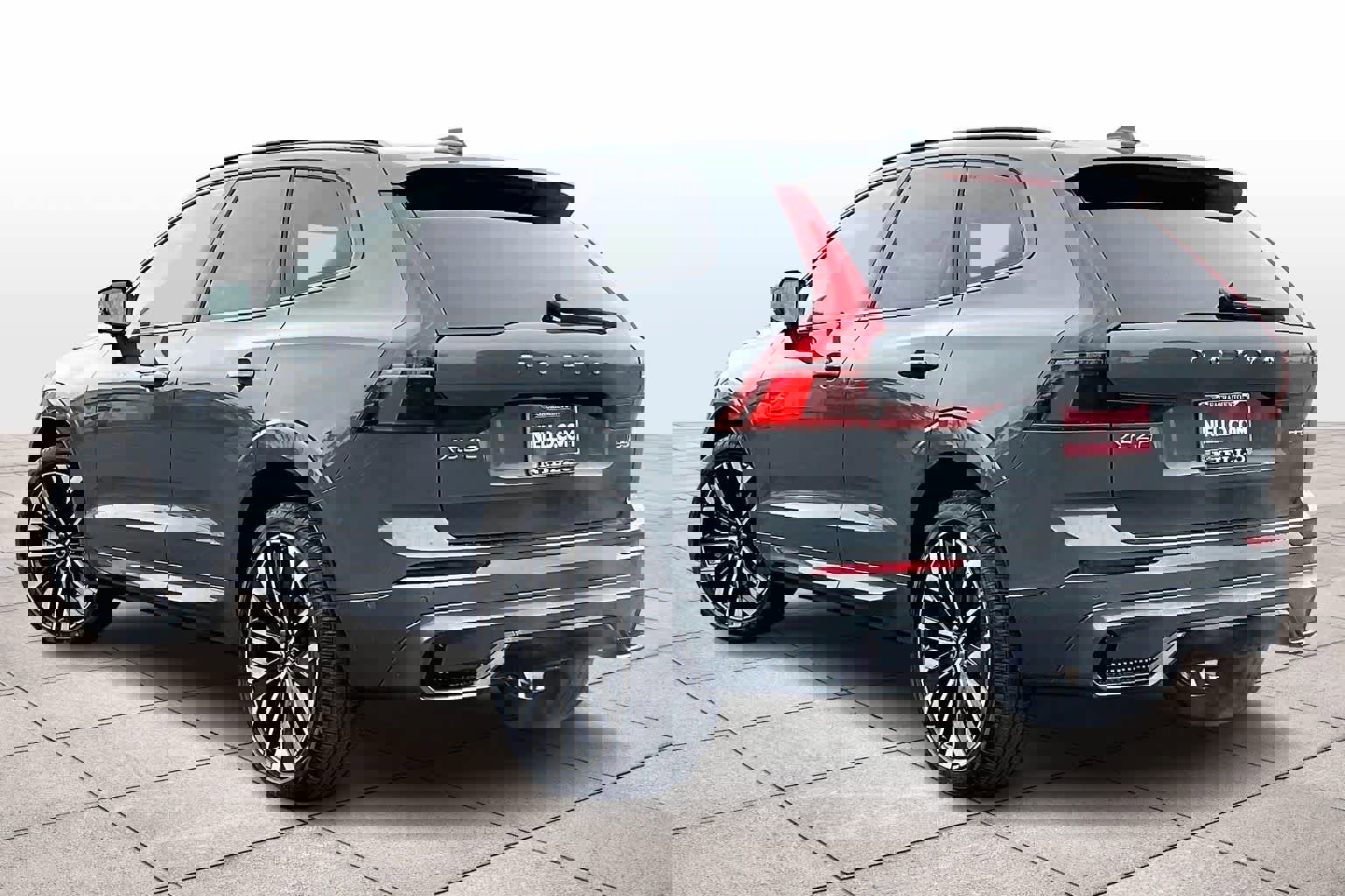 New 2026 Volvo XC60 B5 Ultra w/ Climate Package image 3