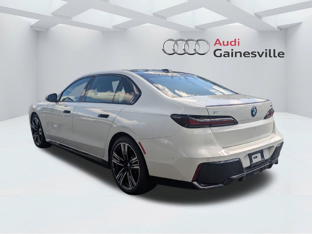 Used 2023 BMW i7 xDrive60 w/ Parking Assistance Package AWD/4WD image 7