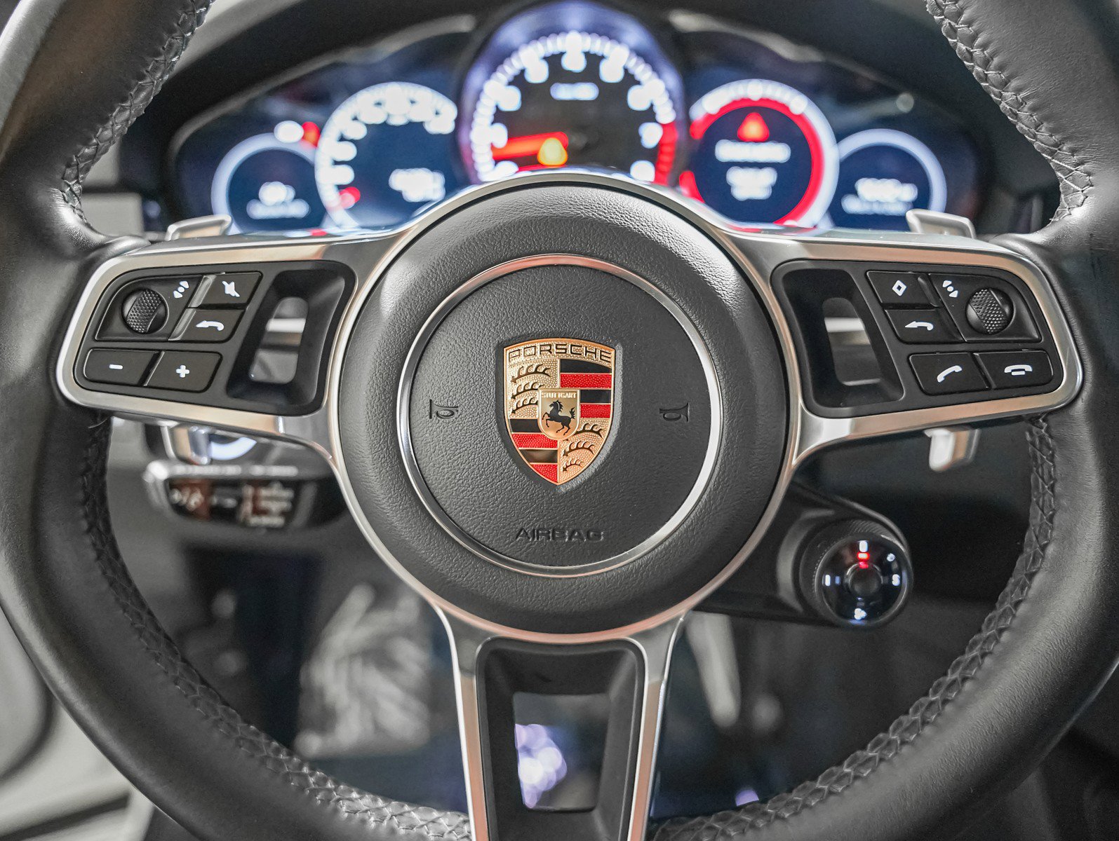 Certified 2022 Porsche Cayenne Platinum Edition w/ Premium Package Plus image 17