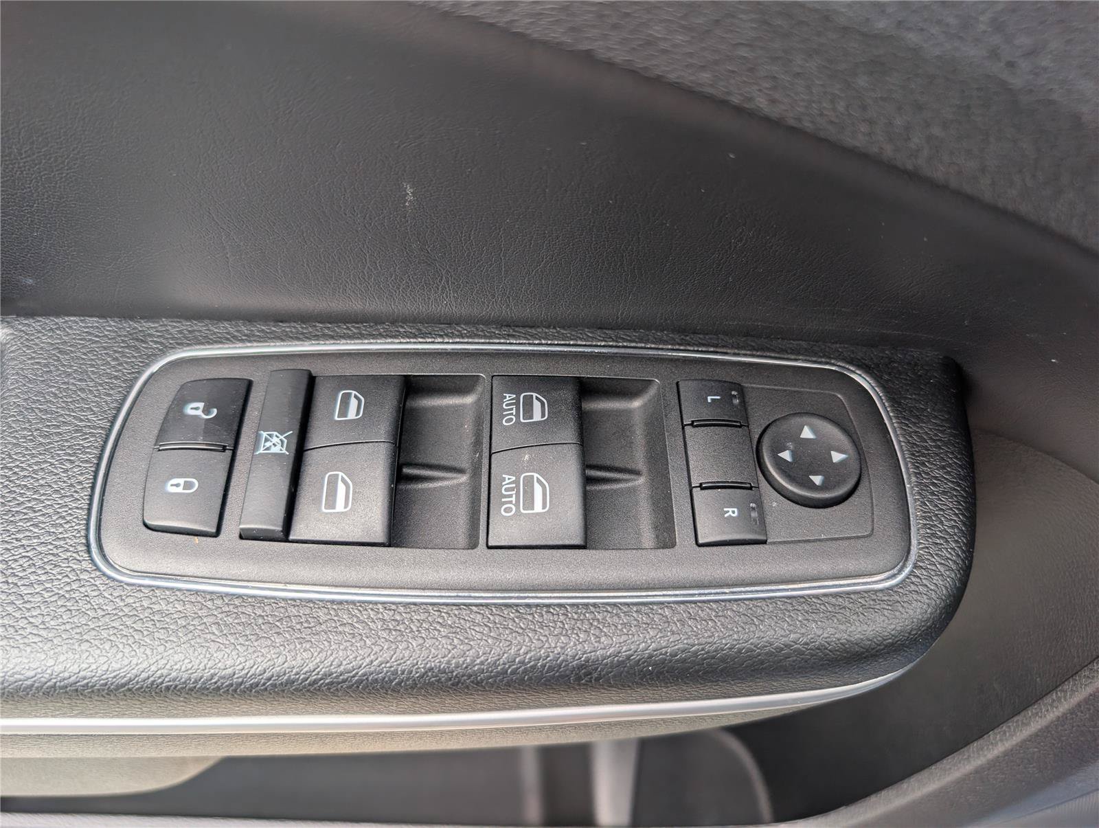 Used 2023 Chrysler 300 Touring L w/ Popular Equipment Group AWD/4WD image 21
