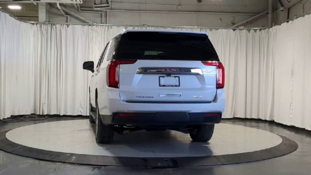 Used 2023 GMC Yukon SLT w/ SLT Premium Package image 7