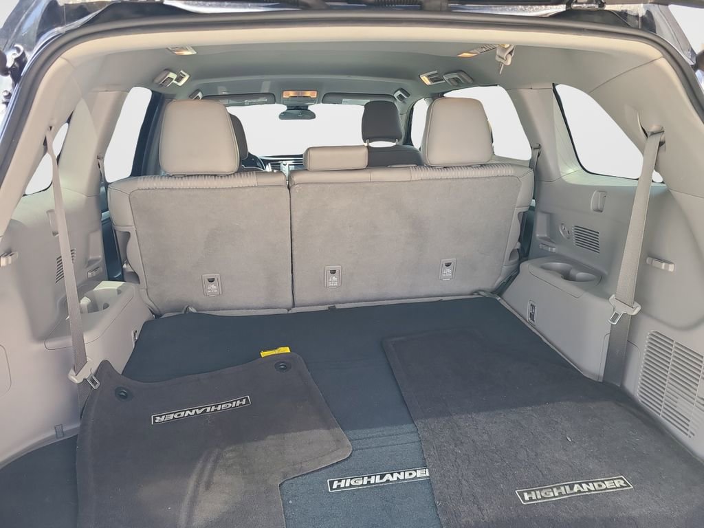 Used 2019 Toyota Highlander Plus FWD image 9