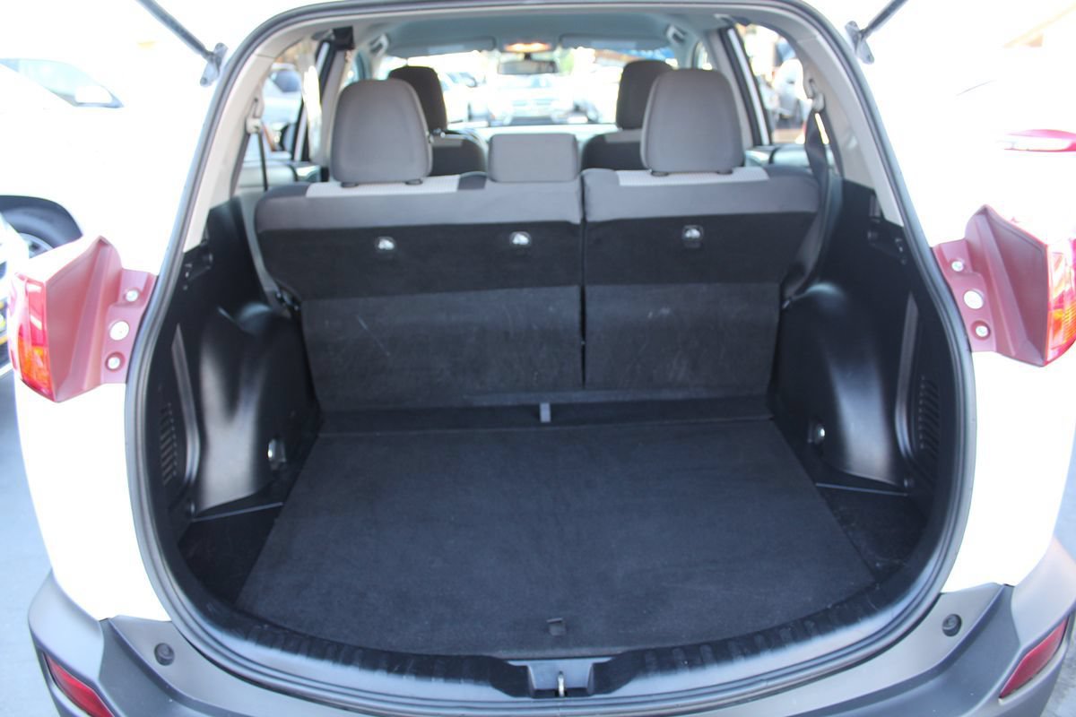 Used 2013 Toyota RAV4 LE AWD/4WD image 27