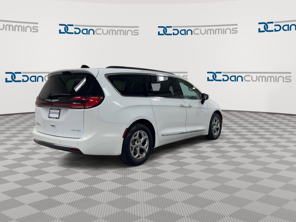 Used 2023 Chrysler Pacifica Limited FWD image 8