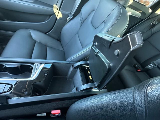 Used 2023 Volvo S90 B6 Plus image 27