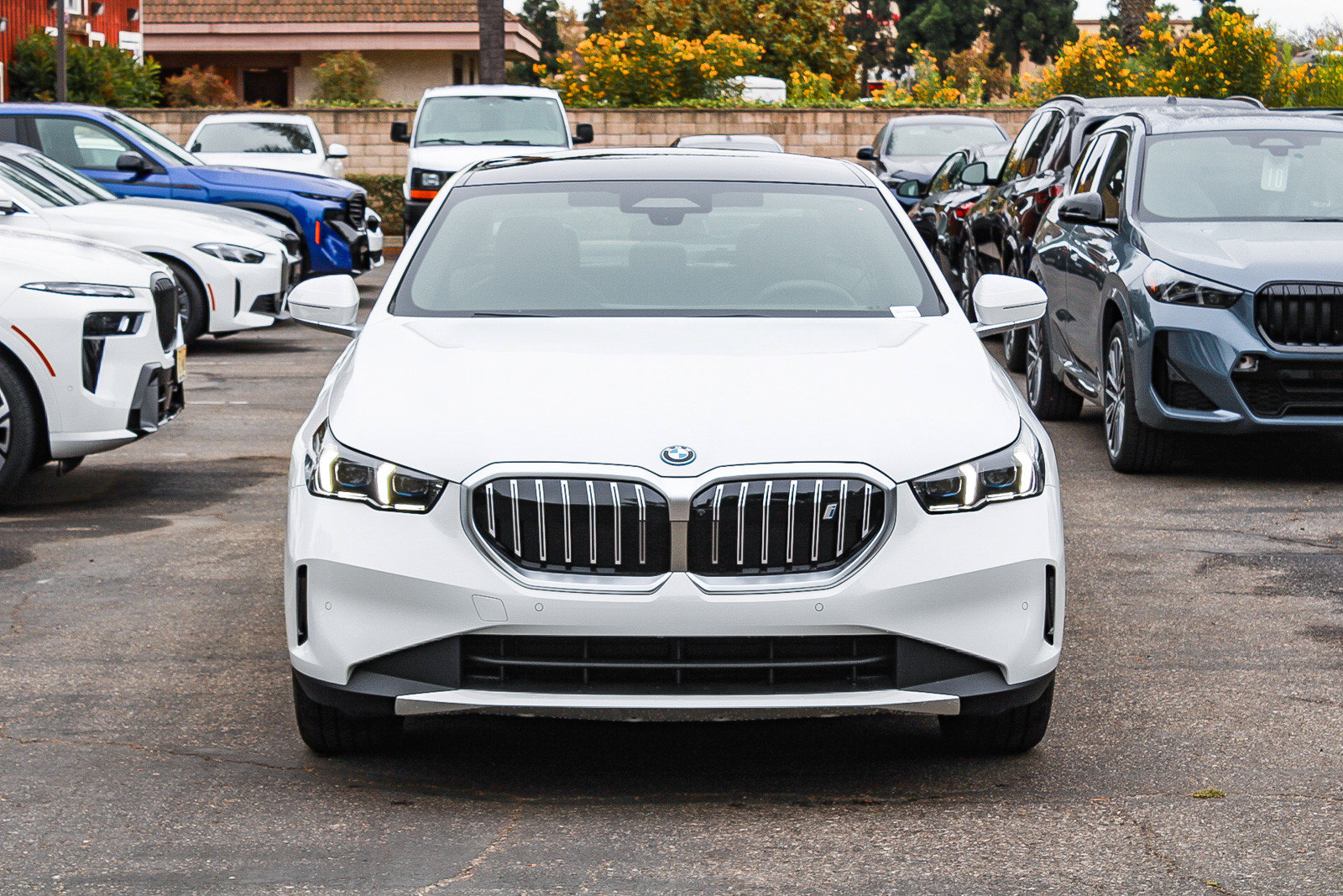 New 2027 BMW i5 xDrive40 AWD/4WD image 2