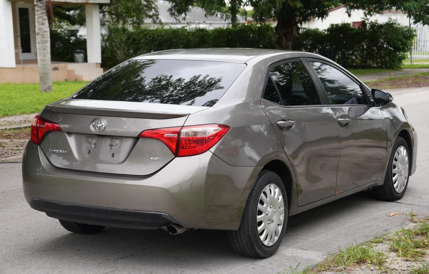 Used 2017 Toyota Corolla SE FWD image 6