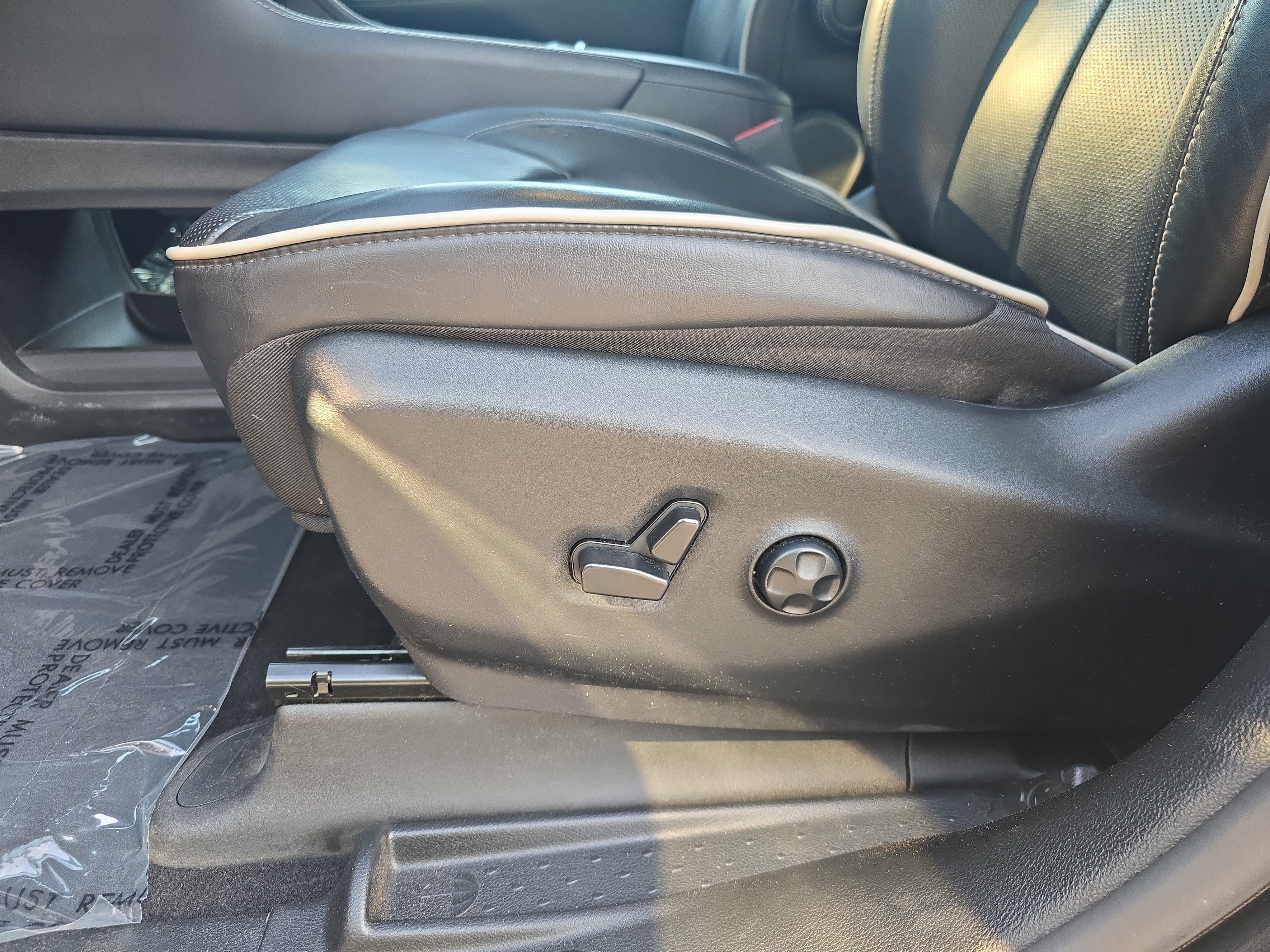 Used 2025 Chrysler Pacifica Limited FWD image 25