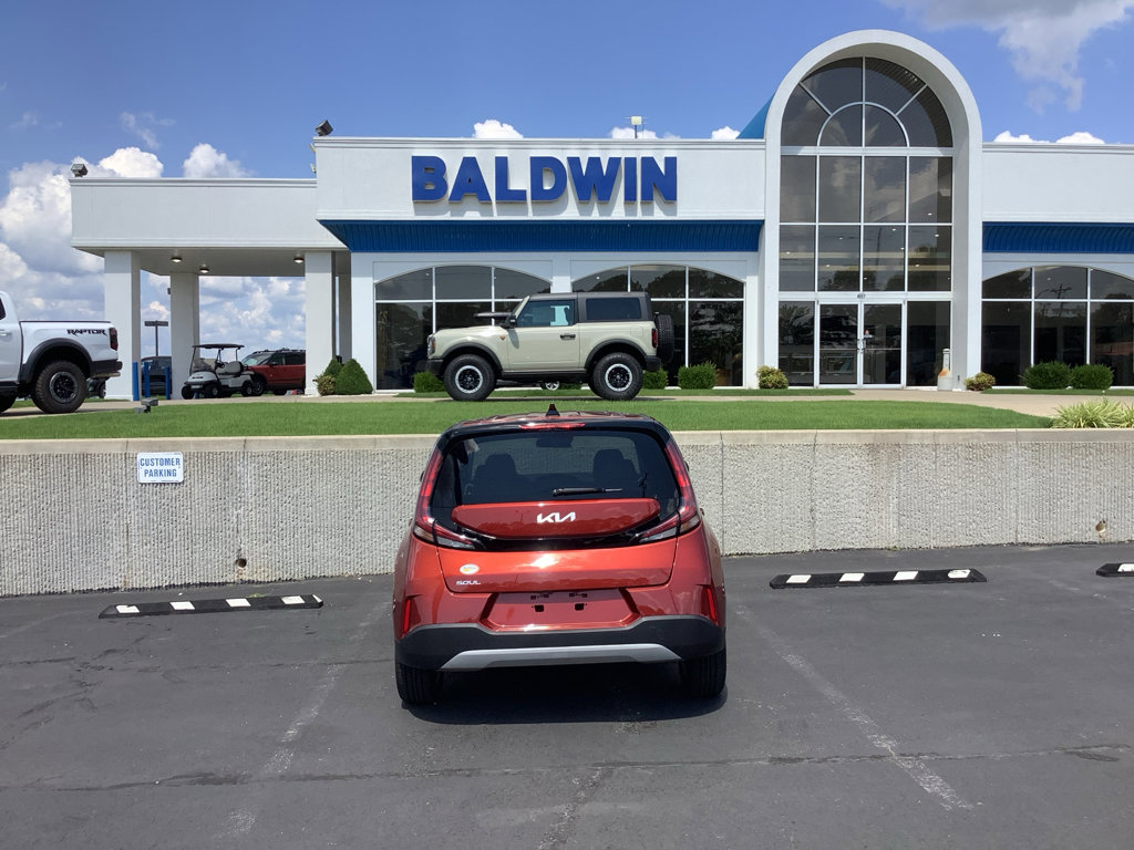 Used 2023 Kia Soul LX w/ LX Technology Package image 6