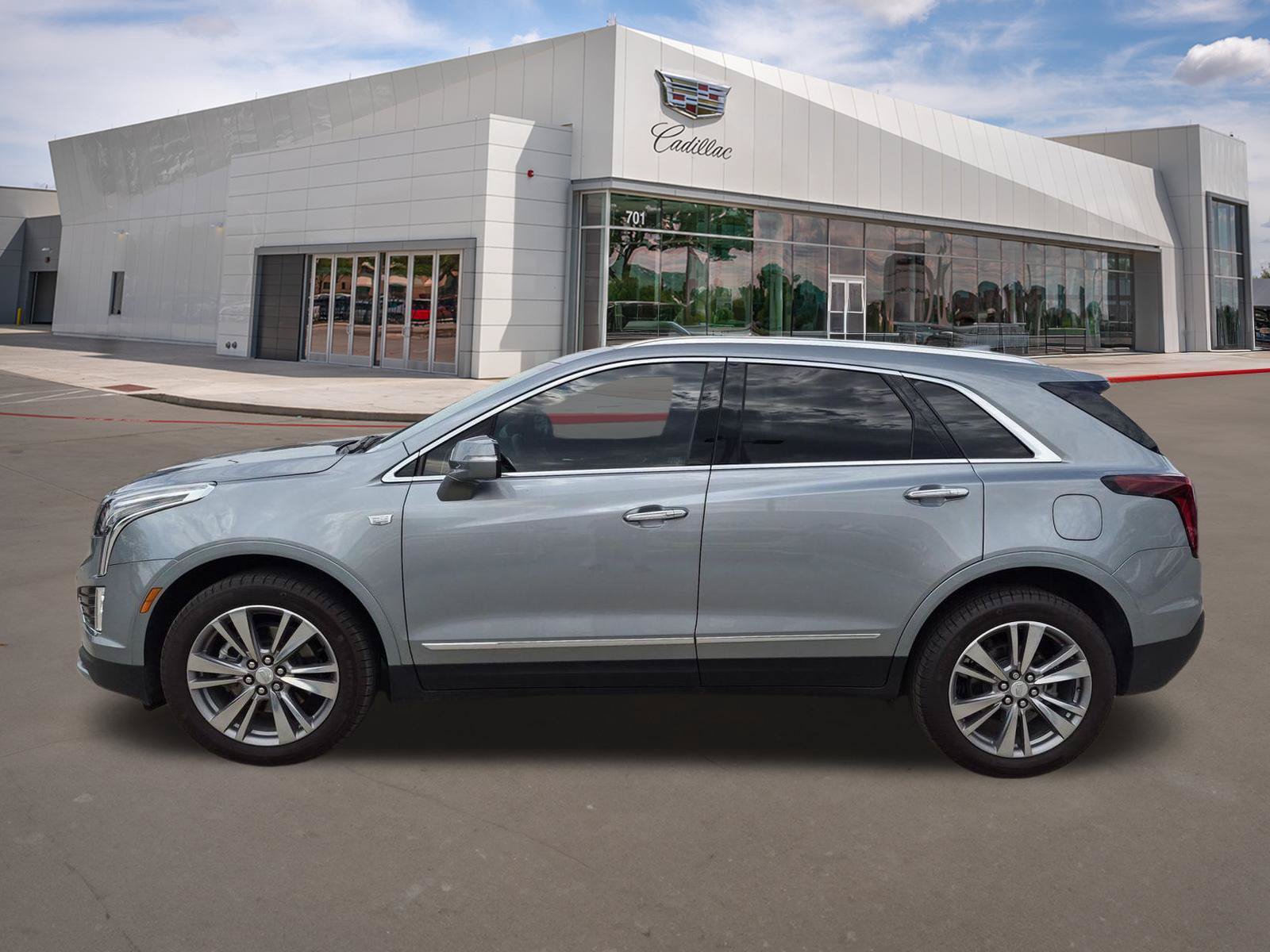 Certified 2025 Cadillac XT5 Premium Luxury FWD image 3