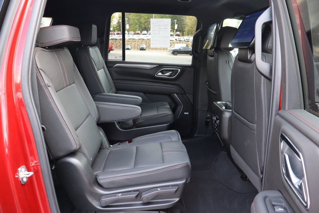 Used 2024 Chevrolet Suburban RST w/ Luxury Package image 19