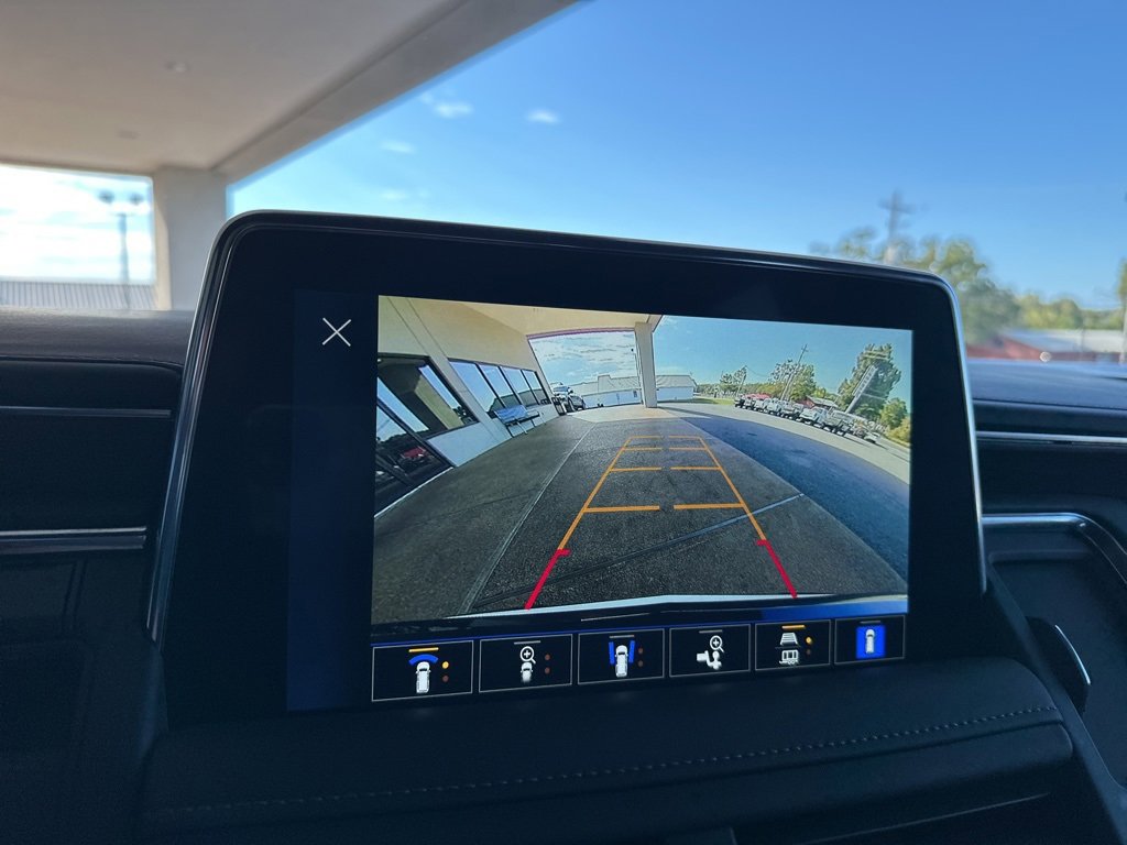 Used 2024 Chevrolet Suburban Z71 w/ Luxury Package image 23