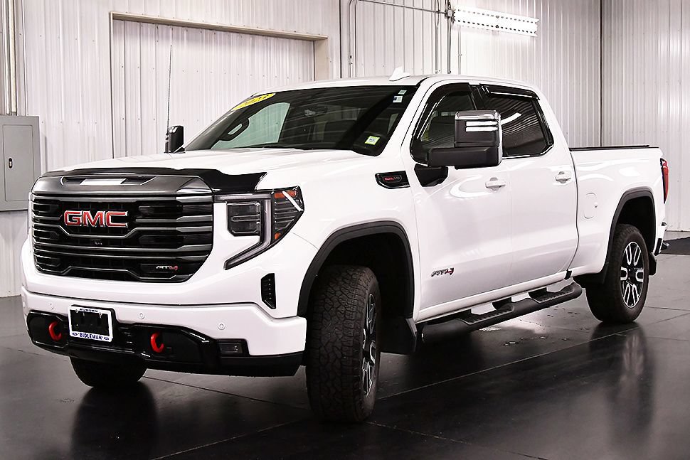 Used 2023 GMC Sierra 1500 AT4 w/ Technology Package AWD/4WD image 3
