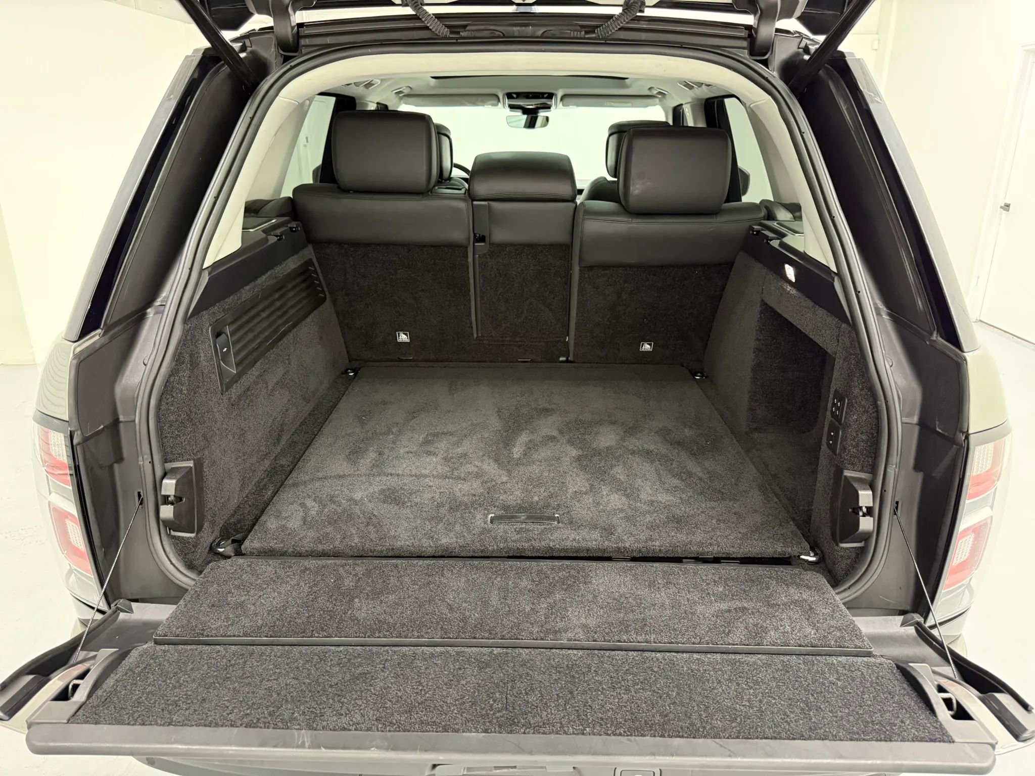 Used 2018 Land Rover Range Rover Supercharged image 57