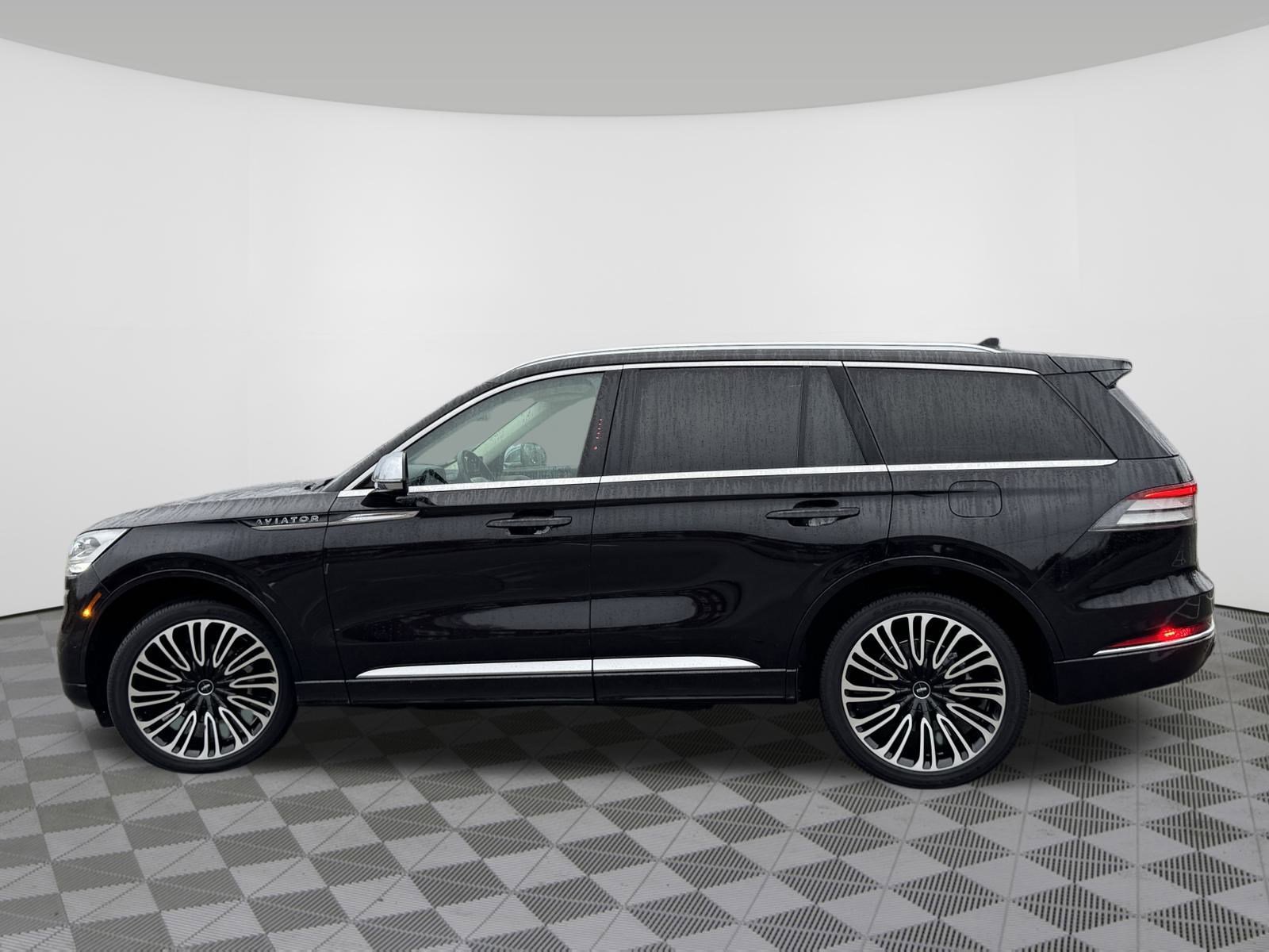 Used 2022 Lincoln Aviator Black Label w/ Dynamic Handling Package image 16