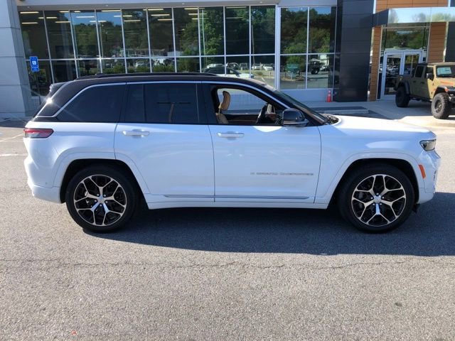 Used 2025 Jeep Grand Cherokee Summit image 2