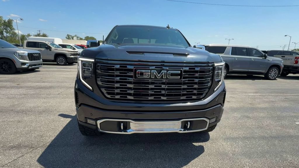 Used 2023 GMC Sierra 1500 Denali Ultimate AWD/4WD image 3