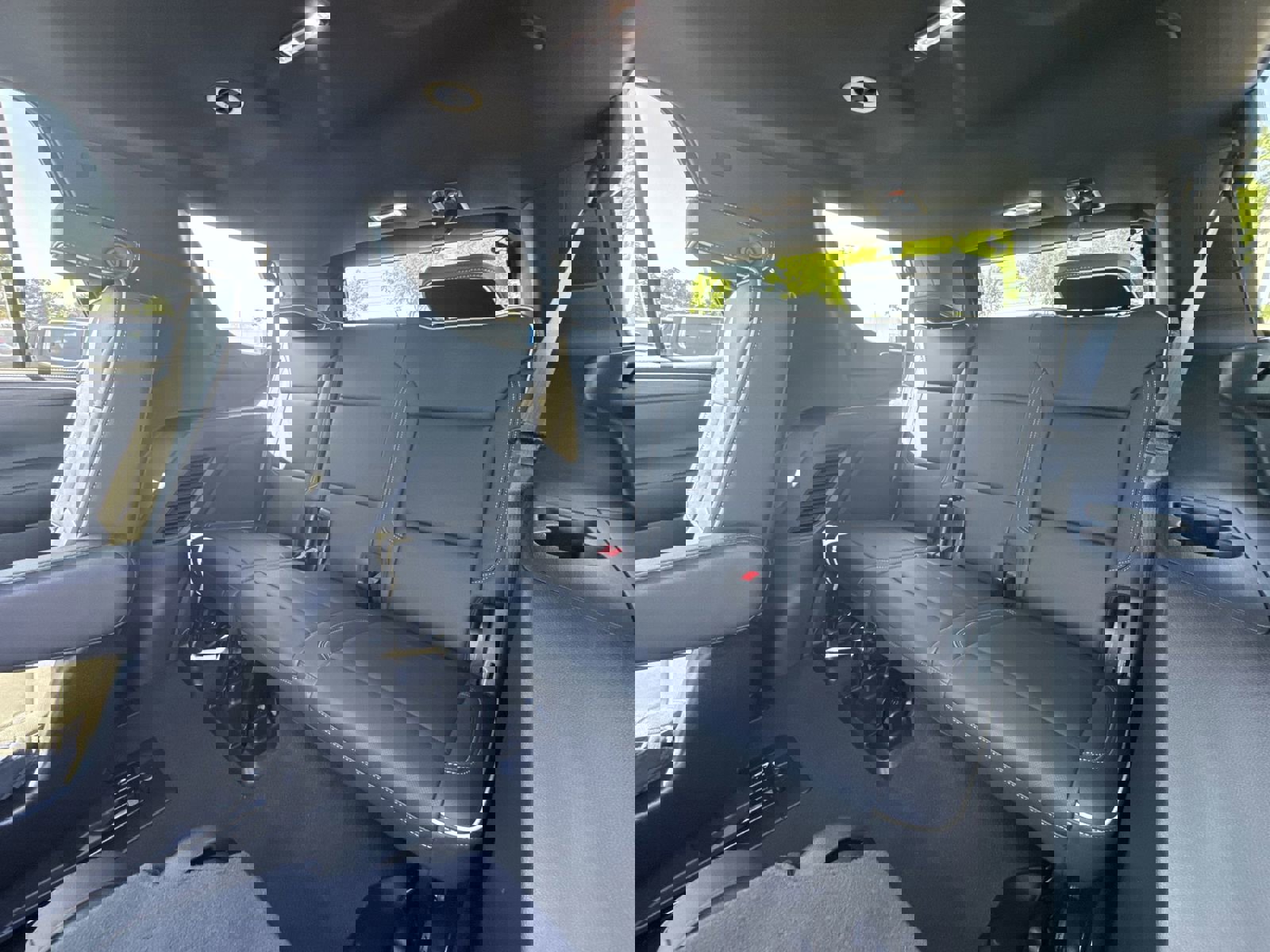 Used 2024 GMC Yukon SLT w/ SLT Luxury Package image 31