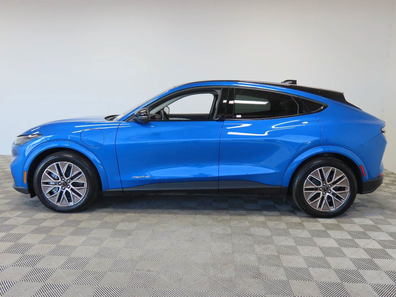Used 2025 Ford Mustang Mach-E Premium AWD/4WD image 5
