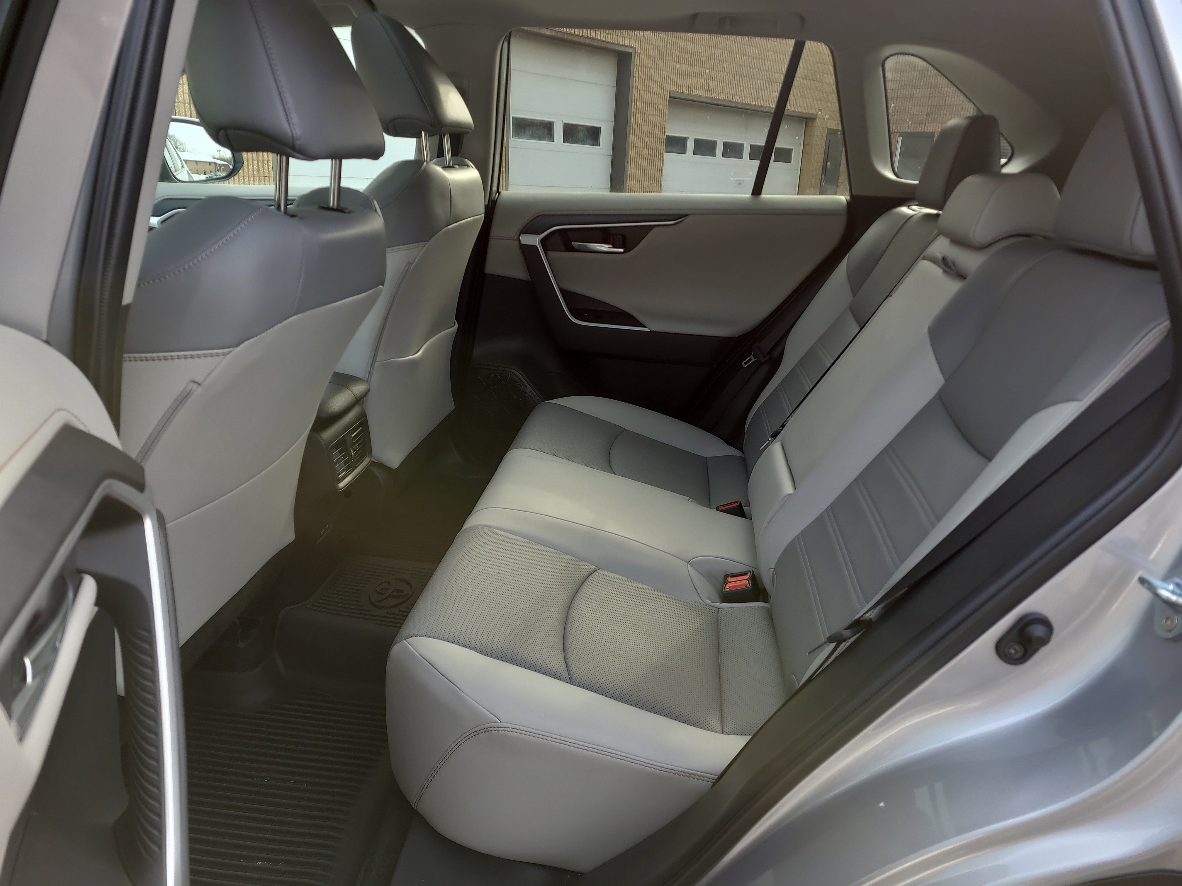 Used 2023 Toyota RAV4 Limited image 29