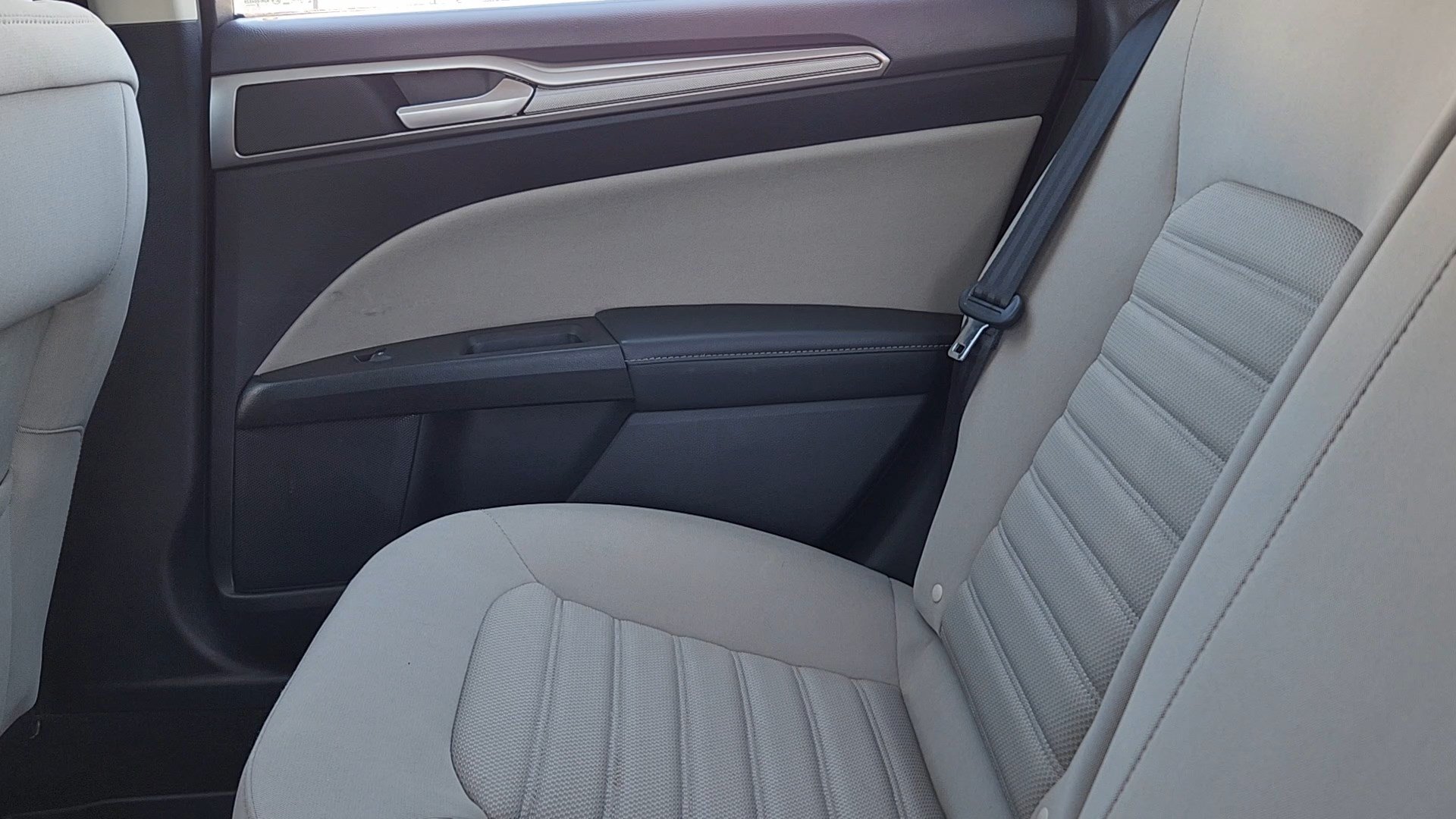 Used 2018 Ford Fusion S FWD image 16