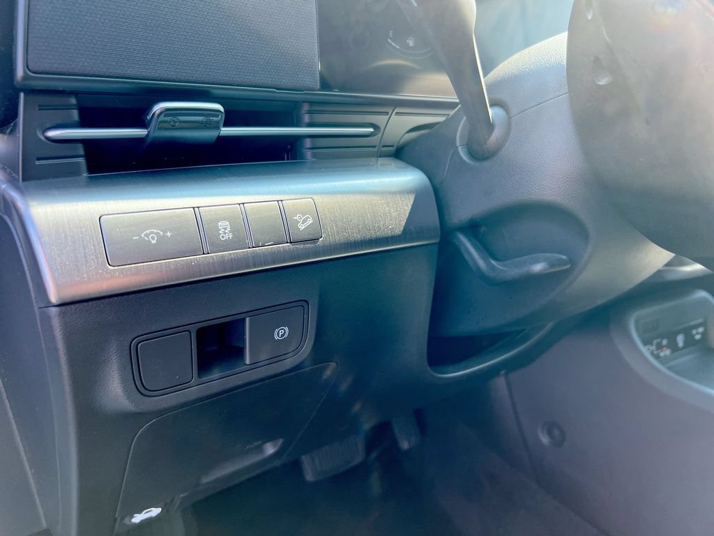 Used 2025 Hyundai Kona SEL FWD image 16